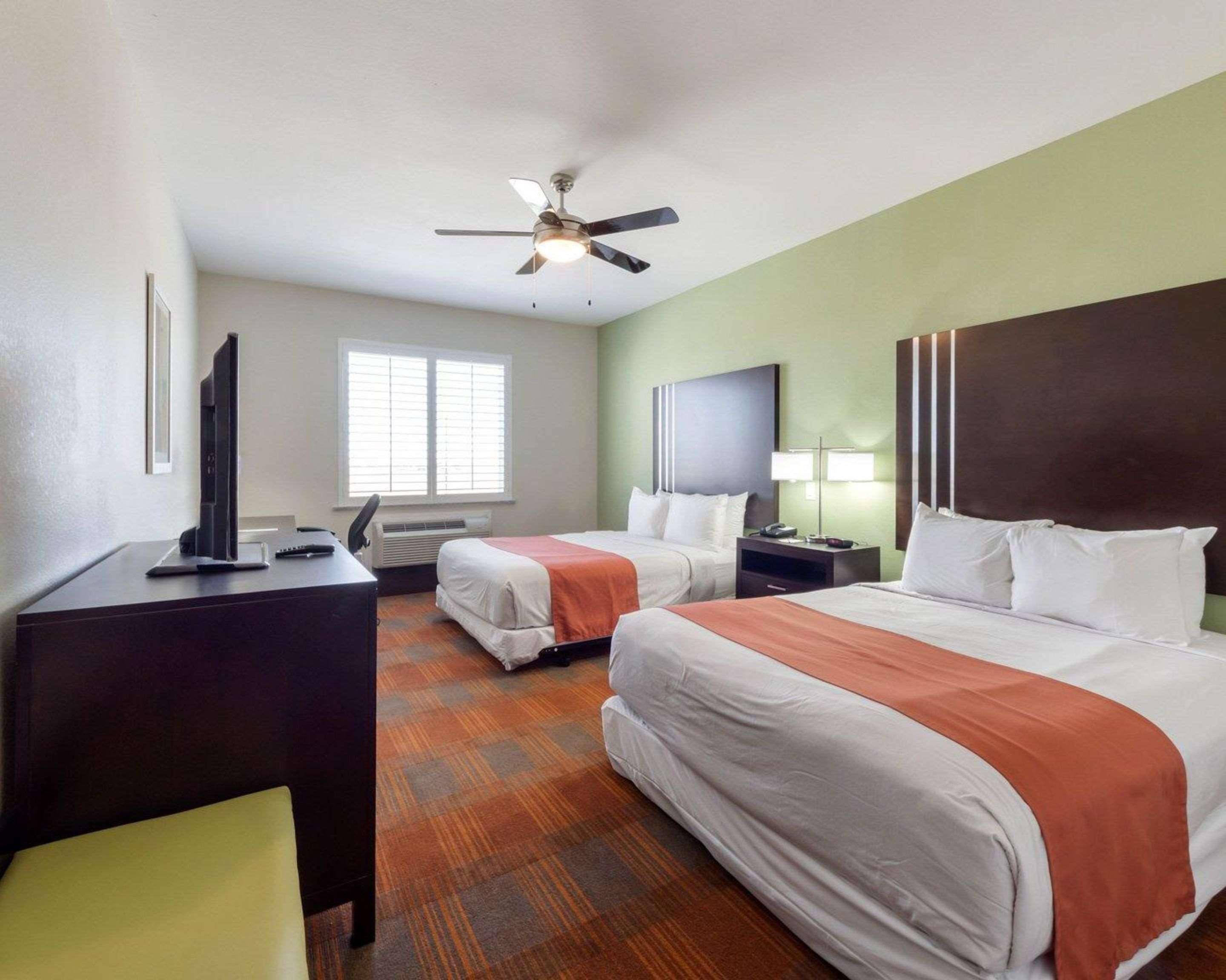 Quality Inn & Suites Victoria East Ngoại thất bức ảnh