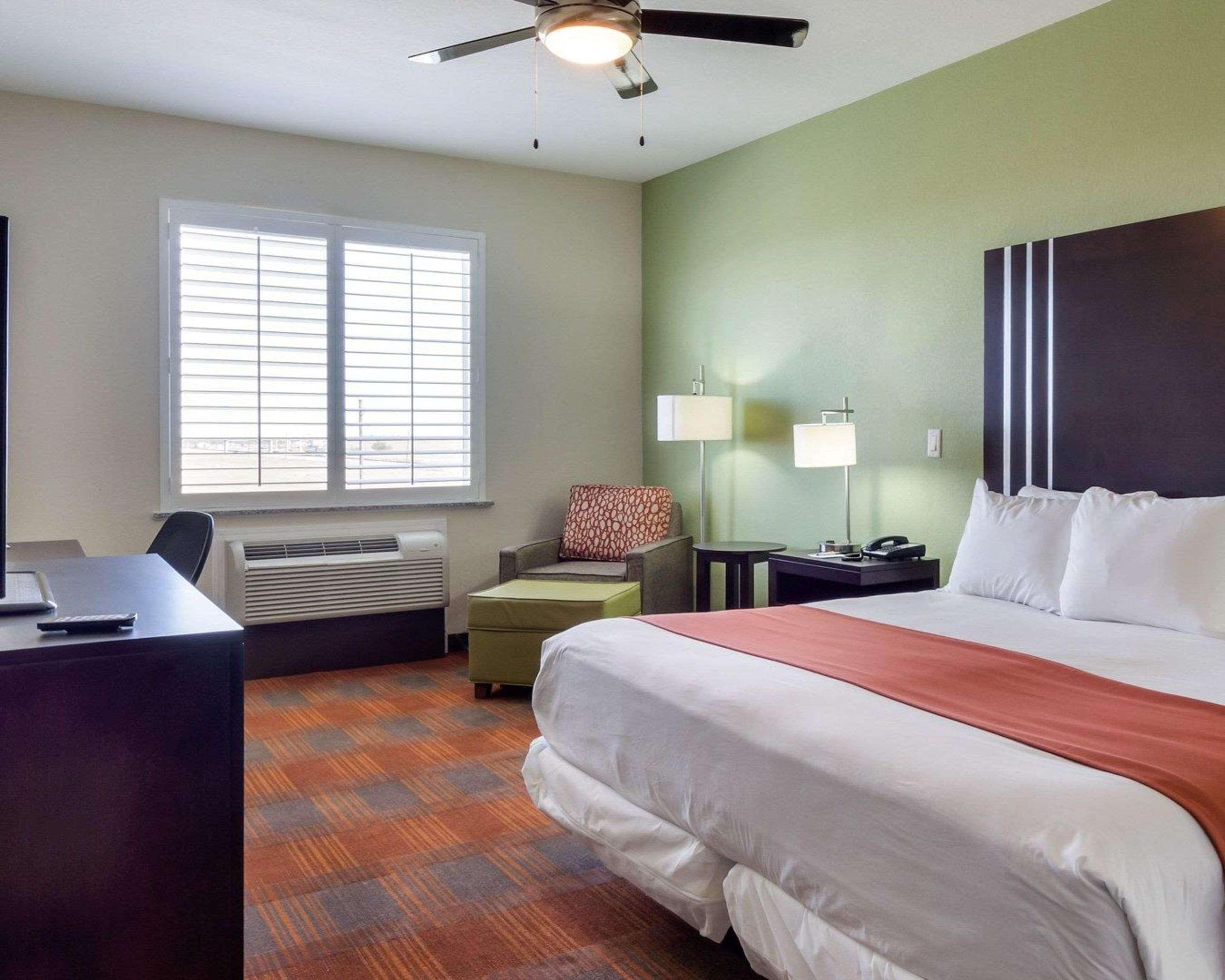 Quality Inn & Suites Victoria East Ngoại thất bức ảnh